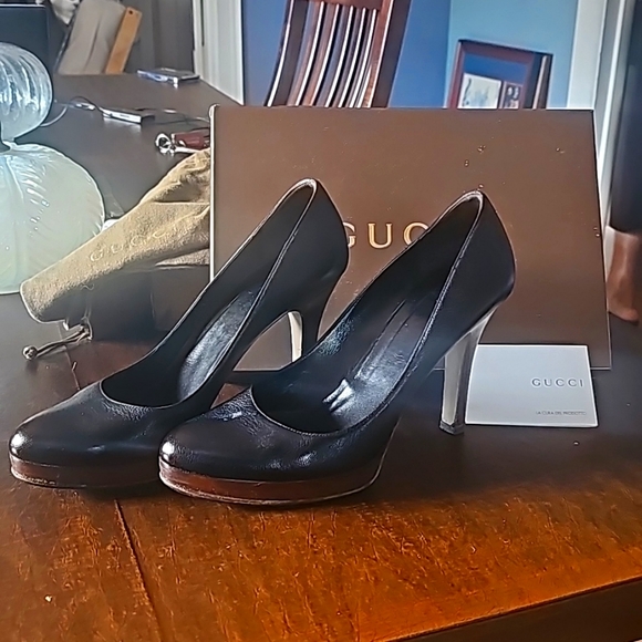 Gucci Designer Pumps, Sz 9, Black, Leather, 4" Heel, Sem' Round Toe, 3/4" Platfo - Picture 2 of 11